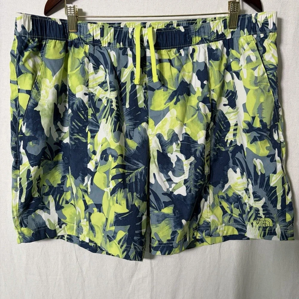 The North Face Men Activewear Shorts 2XL Blue Floral‎ Hawaiian Mesh 7 in Inseam